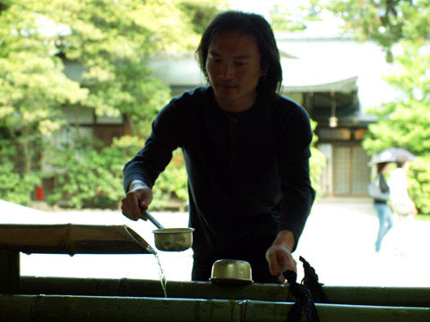 黒川芳章
